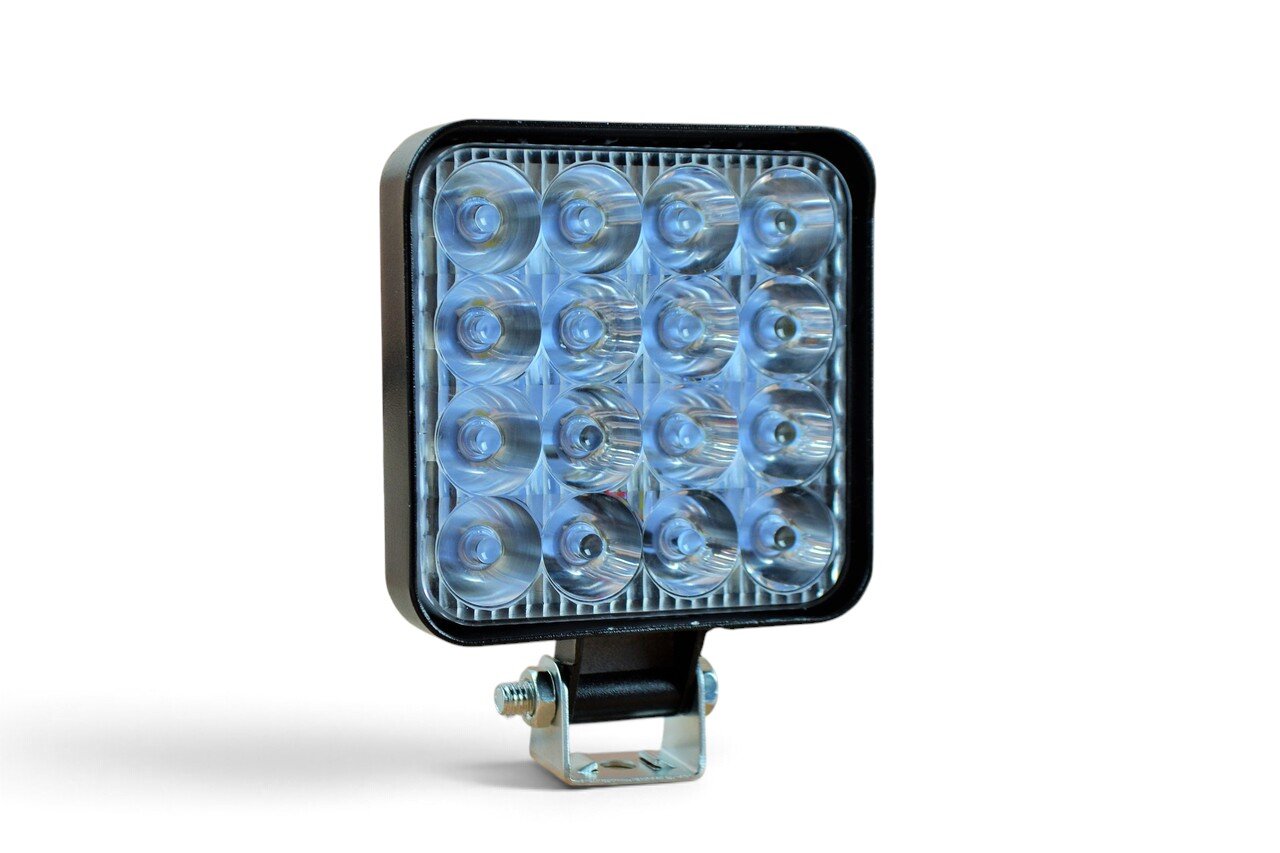 Фара LED квадратна 48W (16 діодів, 8.5 см х 8.5 см х 1,5 см) + СТРОБОСКОП