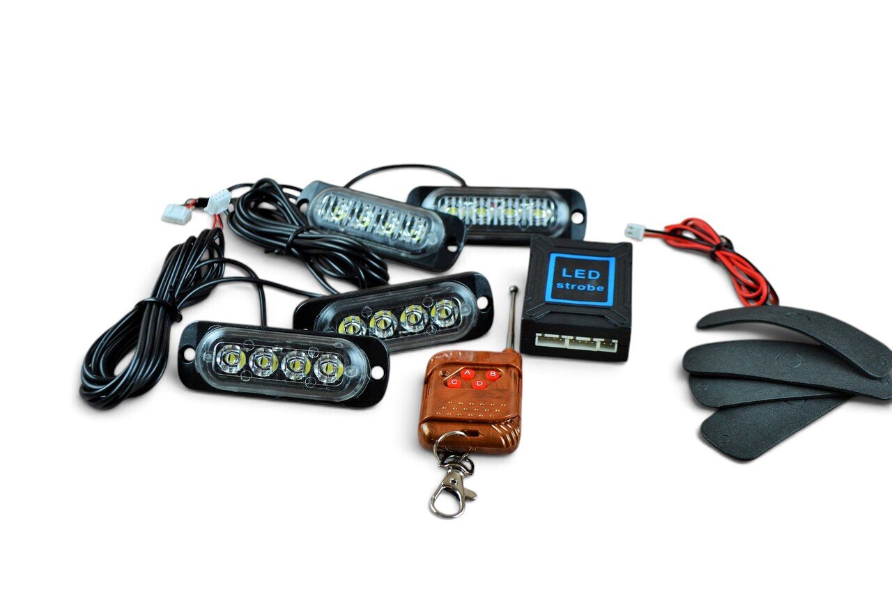 Стробоскоп LED 4 діода з пультом 4 штуки White NEW (білий стробоскоп)