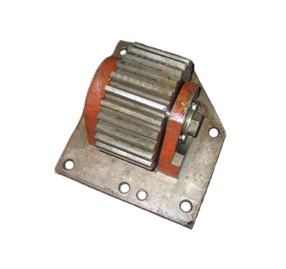 Кронштейн с шестерней привода раздаточной коробки ЮМЗ-8244 (Z=27) 8244-1802030