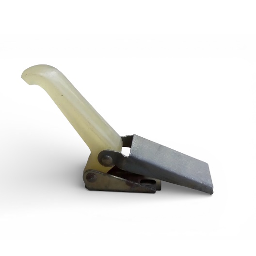 Засувка задньої рамки кабіни ЮМЗ (ПЛАСТИК) 70-6706120 СБ