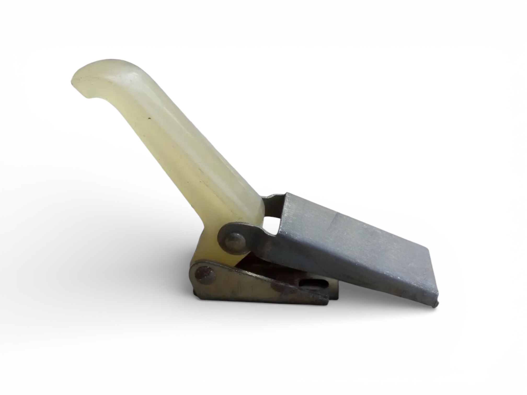 Засувка задньої рамки кабіни ЮМЗ (ПЛАСТИК) 70-6706120 СБ