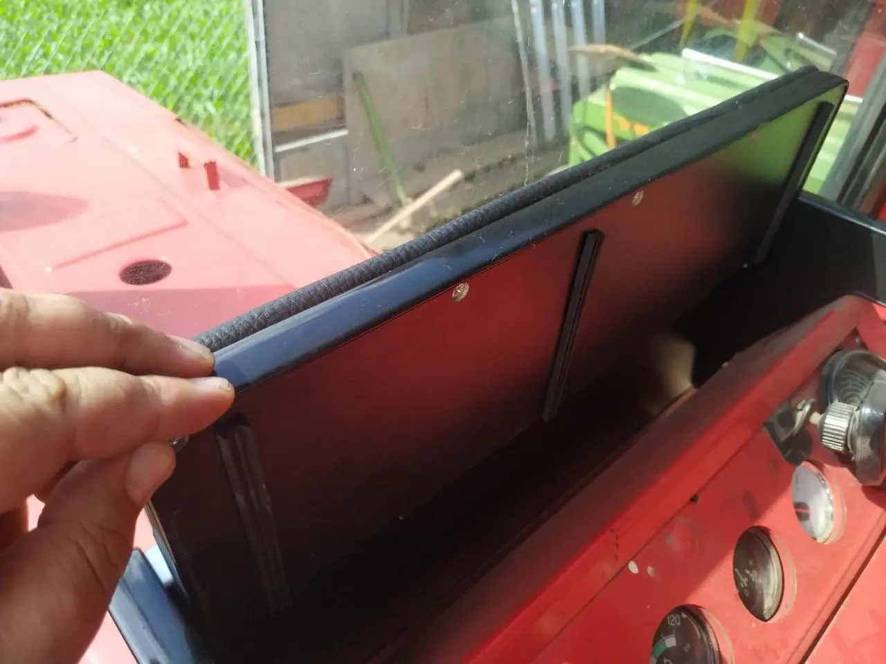 Полиця ЮМЗ в кабіну (з відкриванням) велика кабіна